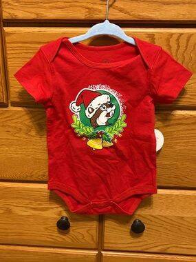 Christmas Buc-ee’s Baby Onesie -NWT 🎅🏼6 mo
